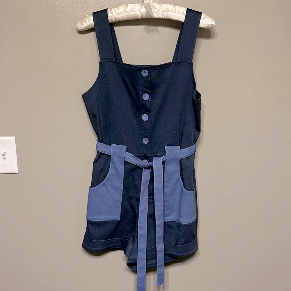 Cute throwback romper with pockets